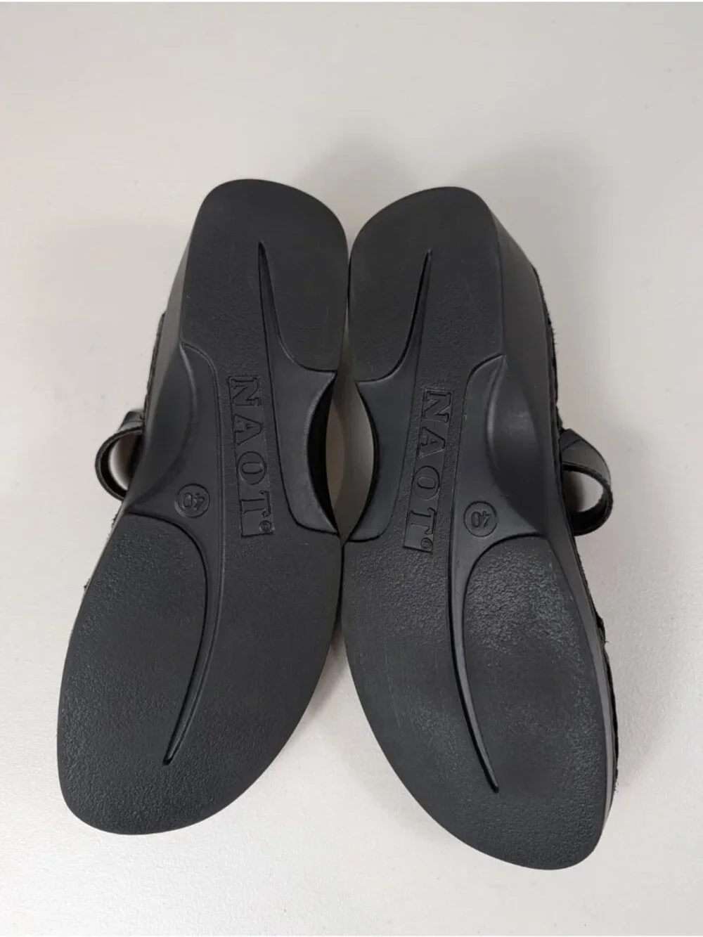 Naot Monterey sandals in black leather women's size 9